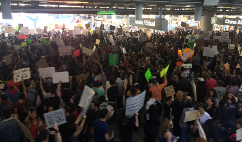 Protestors outside Los Angeles International Airport on Sunday (Diana Moskovitz/Deadspin)